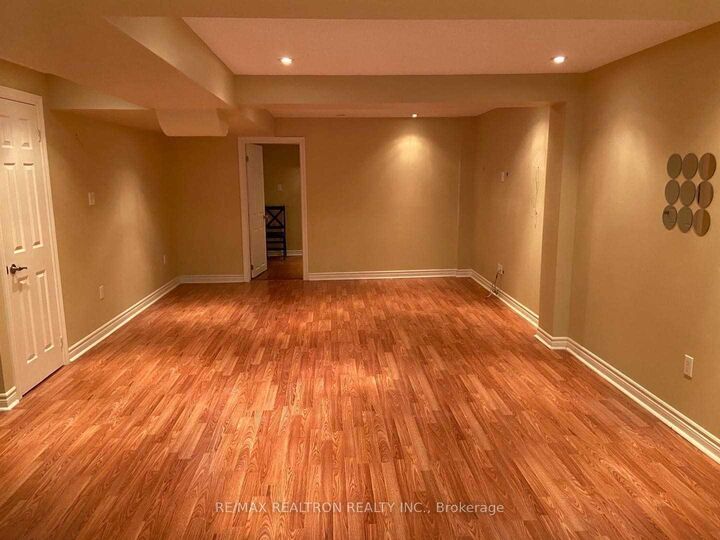 Property Photo:  284 Williamson Road Lower  ON L6E 1X1 