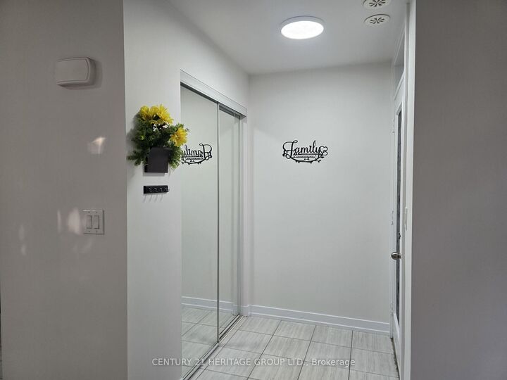 Property Photo:  20 Dunsheath Way 309  ON L6B 1N3 