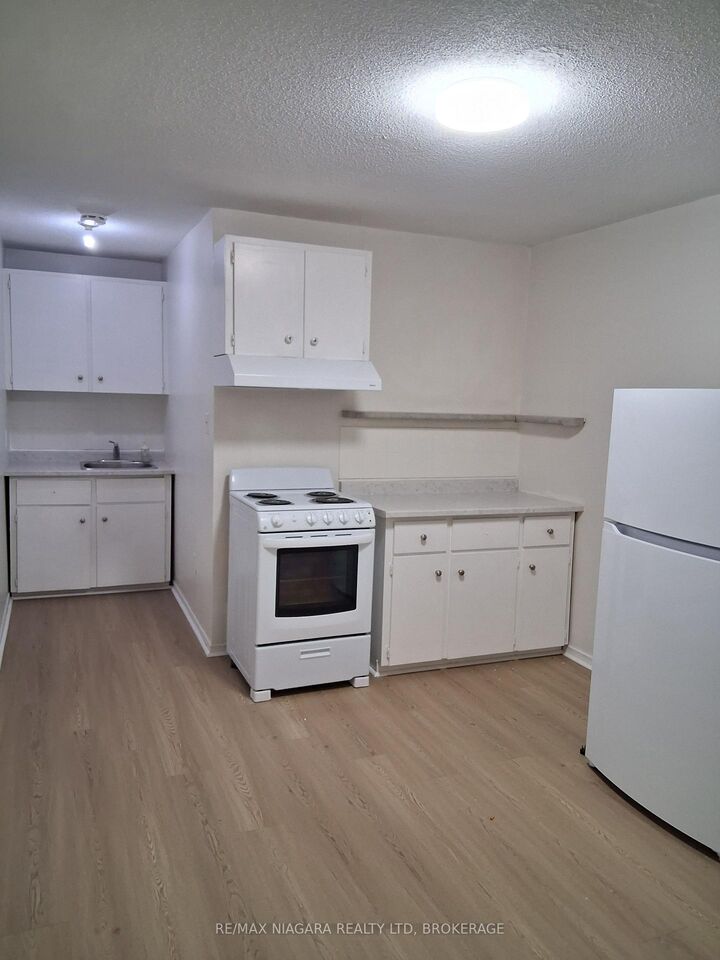 Property Photo:  109 George Street Unit 1  ON L2R 5P2 