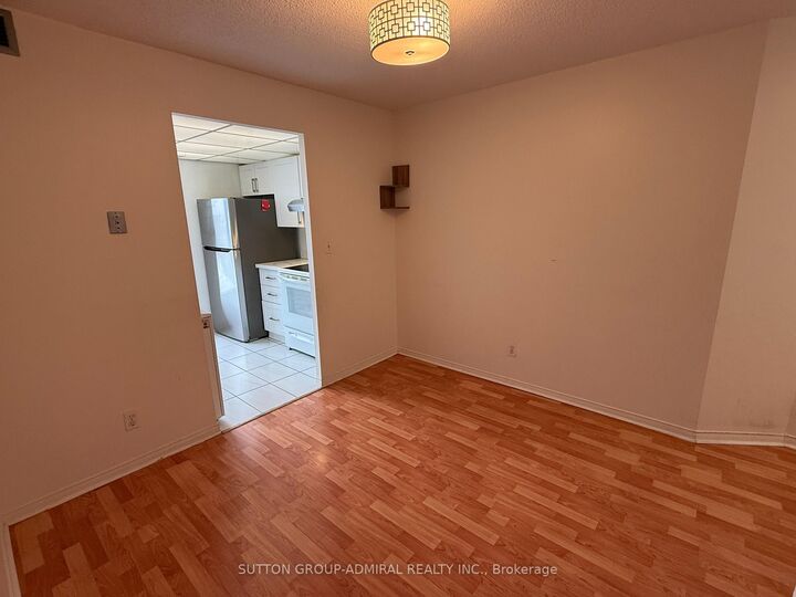 Property Photo: 155 Hillcrest Avenue 2216 ON L5B 3Z2