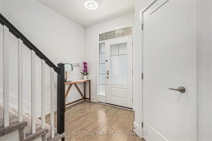 Property Photo:  622 Malahat Way  ON K2S 1E7 