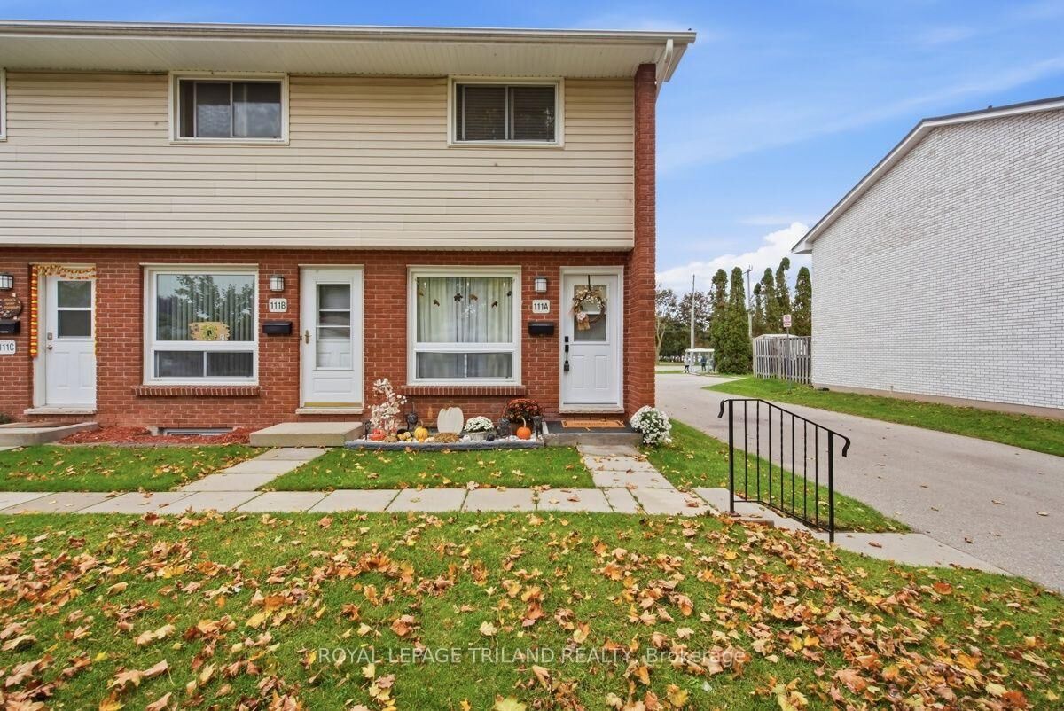 Property Photo:  111 Wellesley Cres Crescent A  ON N5V 1J6 