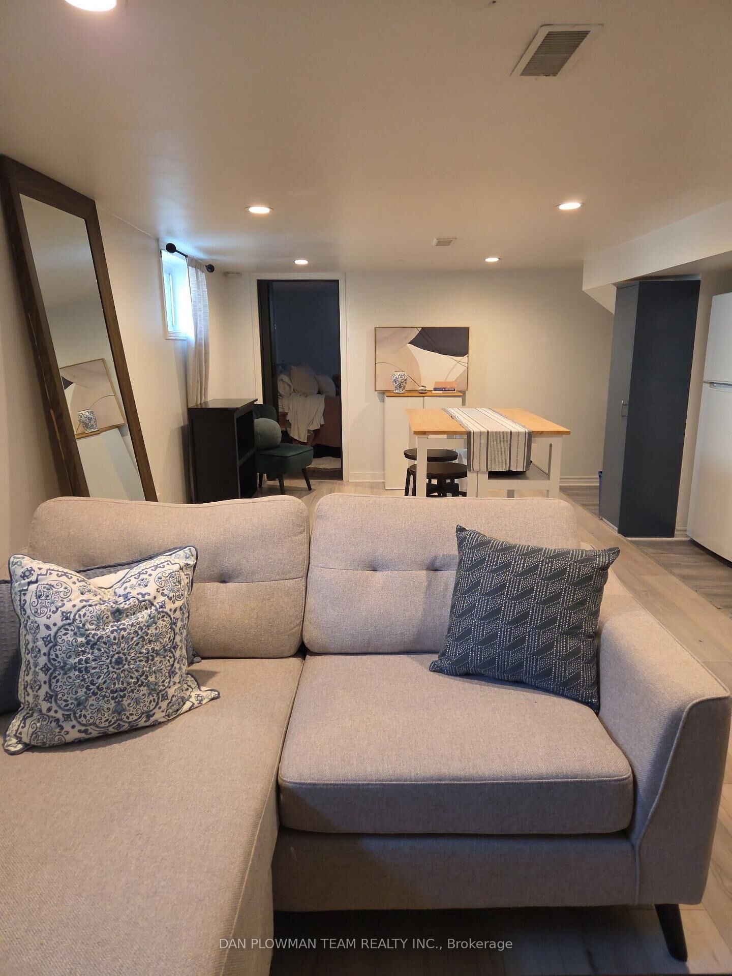 Property Photo:  131 Central Park Boulevard N Bsmt  ON L1G 5Y6 
