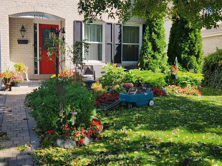 Property Photo:  1007 Moorelands Crescent  ON L1W 3K3 