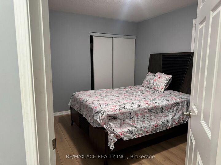 Property Photo:  1851 Parkhurst Crescent Room 2  ON L1X 0B1 
