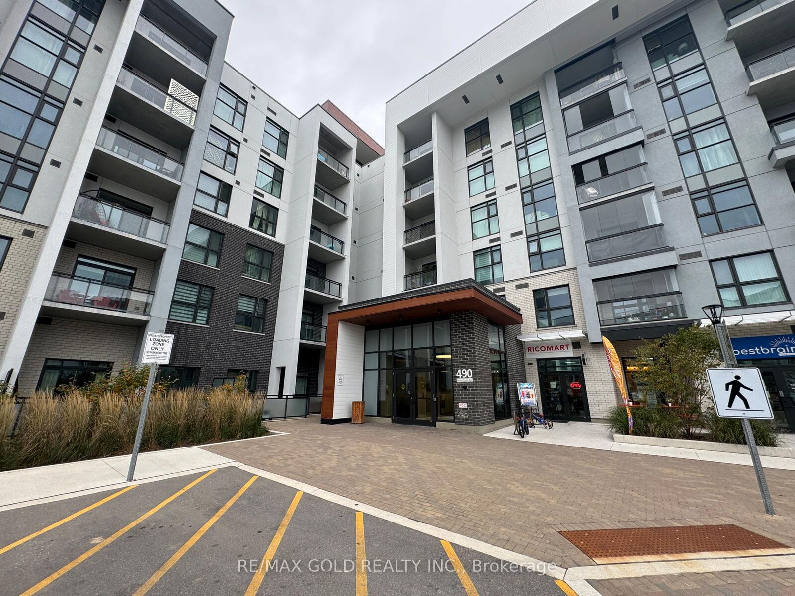 Property Photo:  490 Gordon Krantz Avenue 411  ON L9E 1Z5 