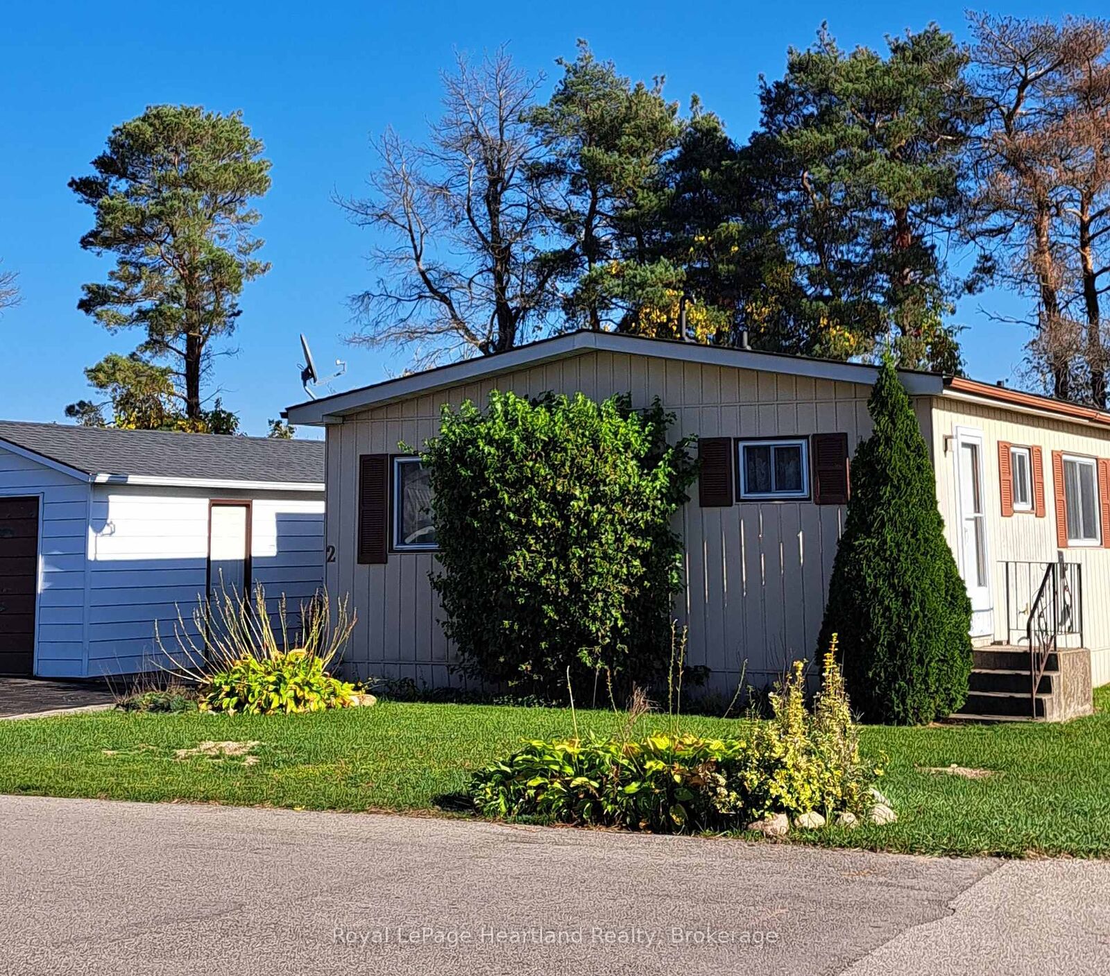 Property Photo:  2 Velma Street  ON N7G 0C5 