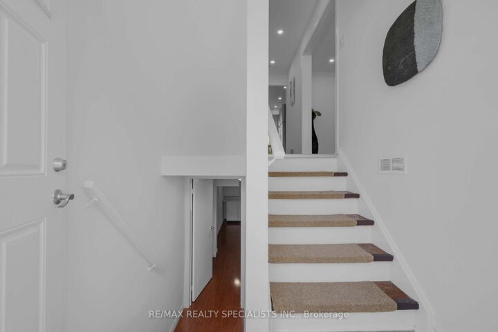 Property Photo:  3525 Brandon Gate Drive 11  ON L4T 3M3 
