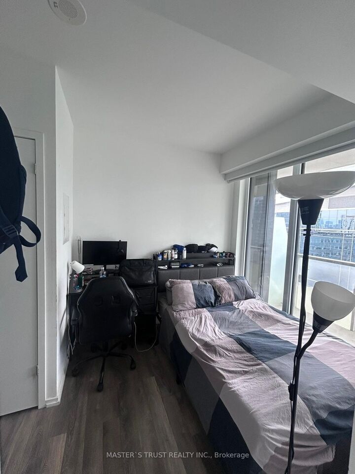 Property Photo:  197 Yonge Street 2109  ON M5B 0C1 