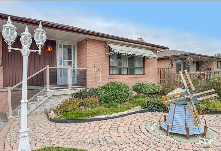 Property Photo:  879 Antonio Street  ON L1W 1T4 
