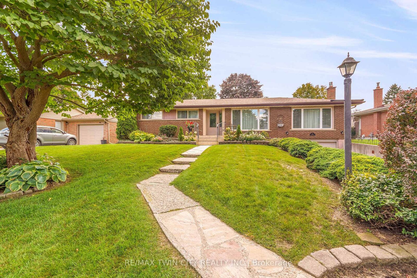 Property Photo:  25 Brier Crescent  ON N3R 3M5 