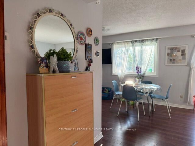 Property Photo:  10 Juliana Square  ON L6S 2L4 