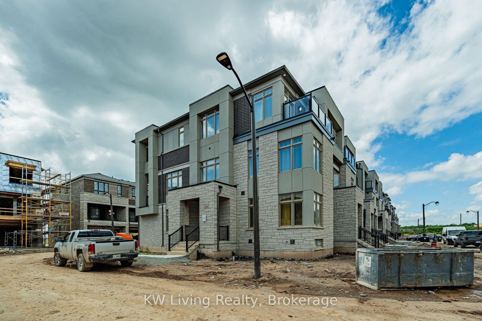 Property Photo:  3296 Taha Gardens Ground Floor  ON L6M 5S6 