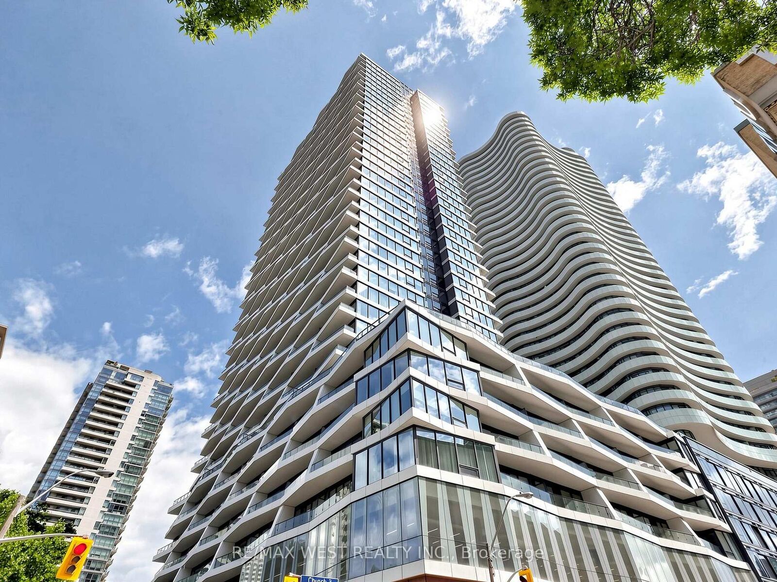 Property Photo: 85 Wood Street 1716 ON M4Y 0E8