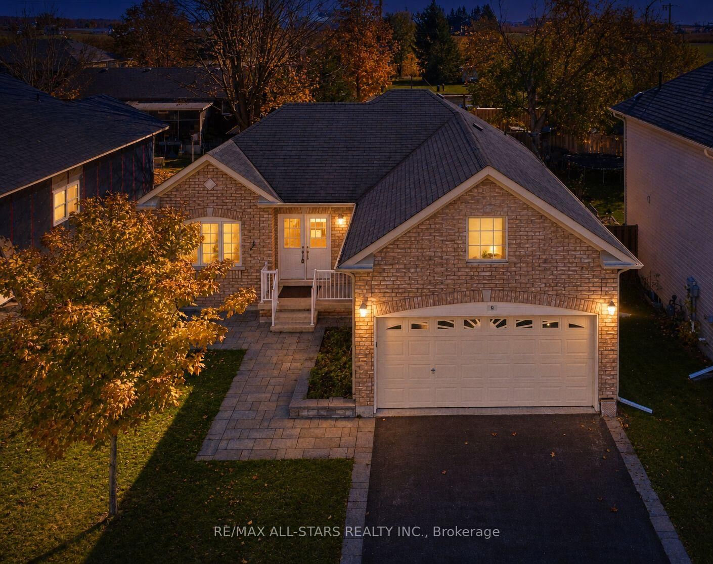 Property Photo:  9 Maple Avenue E  ON K0L 2V0 