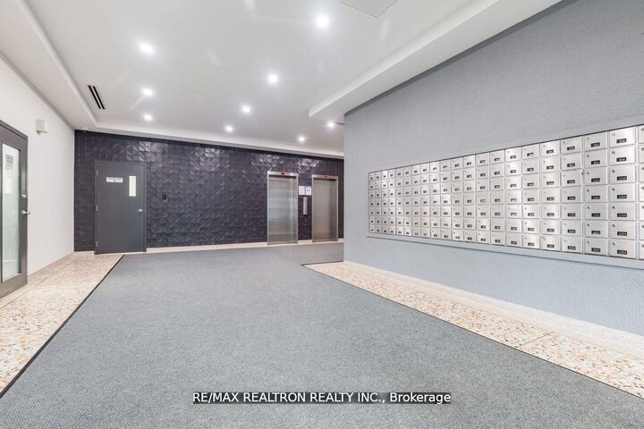 Property Photo:  21 Vaughan Road 1002  ON M6G 2N2 