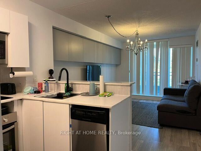 Property Photo:  2119 Lakeshore Boulevard W 304  ON M8V 4E8 