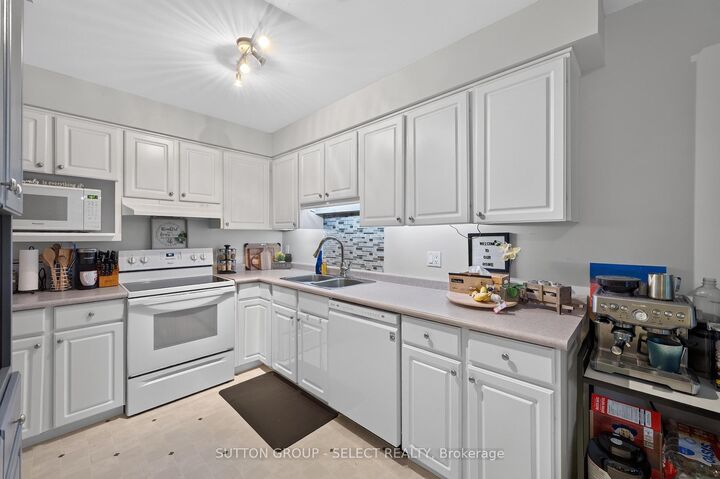 Property Photo:  410 Ambleside Drive 21  ON N6G 4Y3 