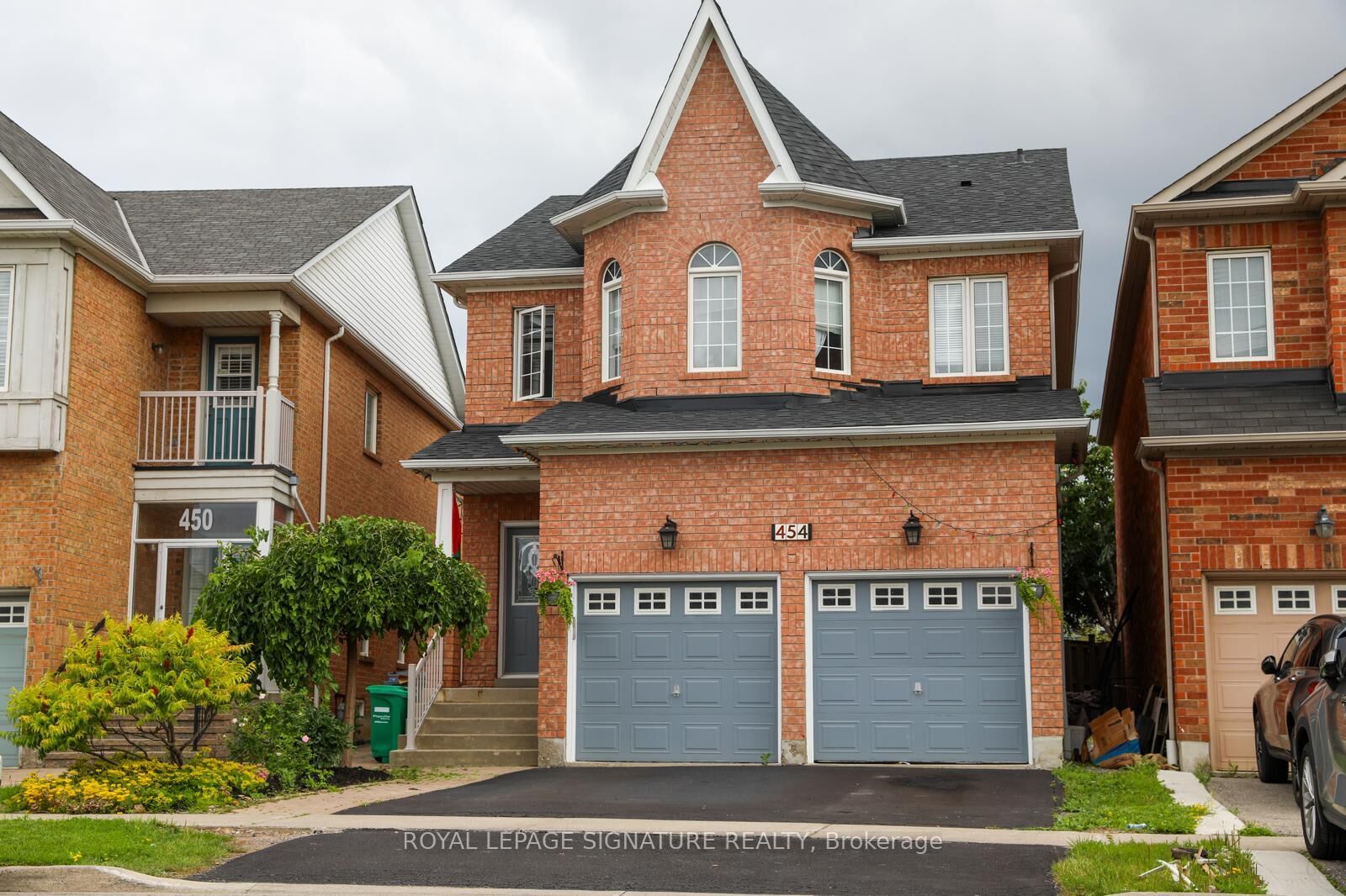 Property Photo:  454 Huntington Ridge Drive  ON L5R 0A9 