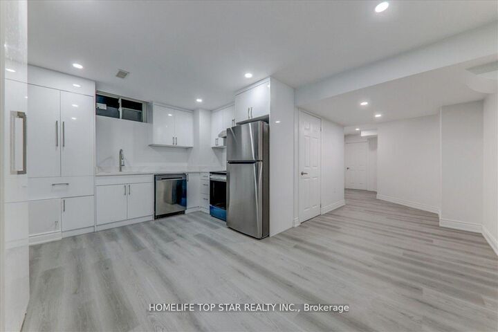 Property Photo:  207 Wesmina Avenue  ON L4A 5A2 