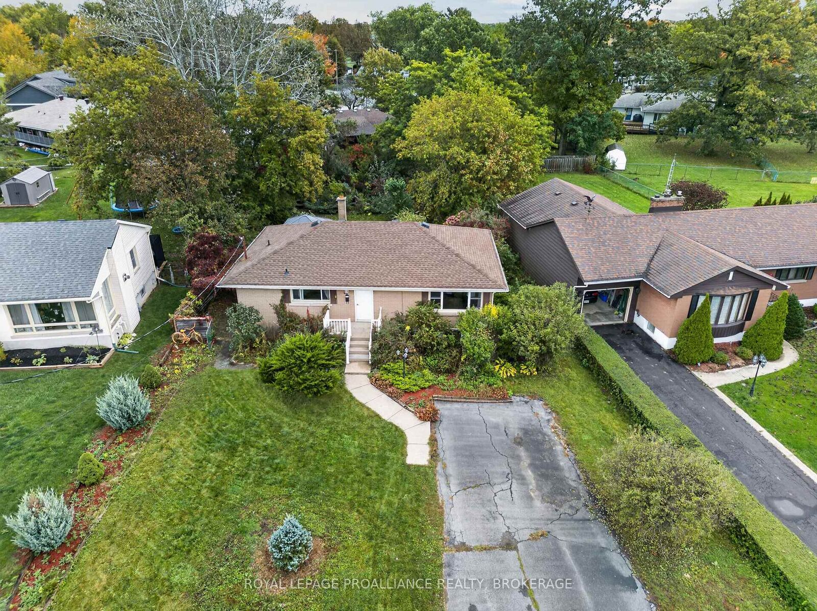 Property Photo:  39 Fairfield Boulevard  ON K7N 1L3 