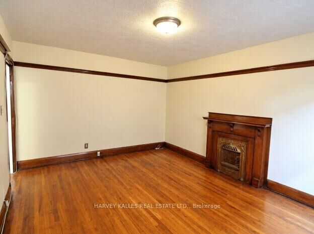 Property Photo:  2220 Queen Street E 7  ON M4E 1E9 