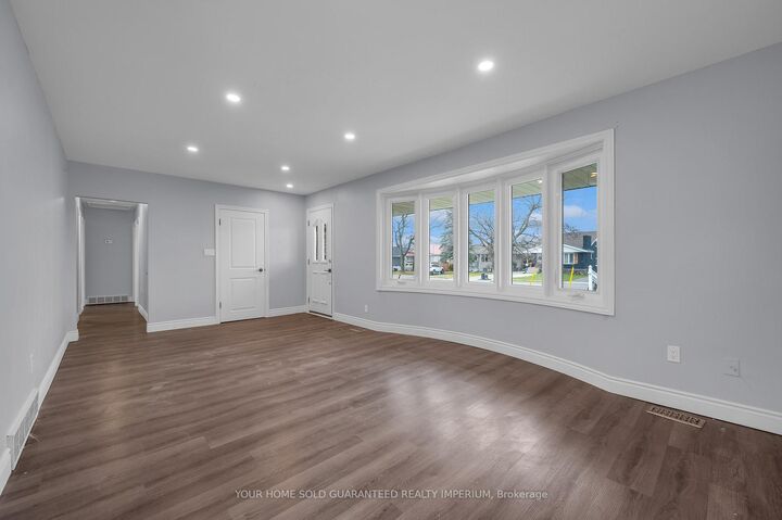 Property Photo:  116 Collier Road S  ON L2V 3T4 