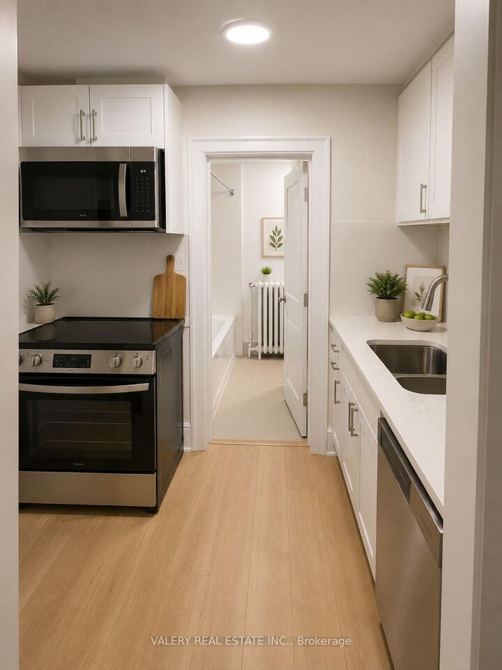 Property Photo:  2402 Queen Street E 40  ON  