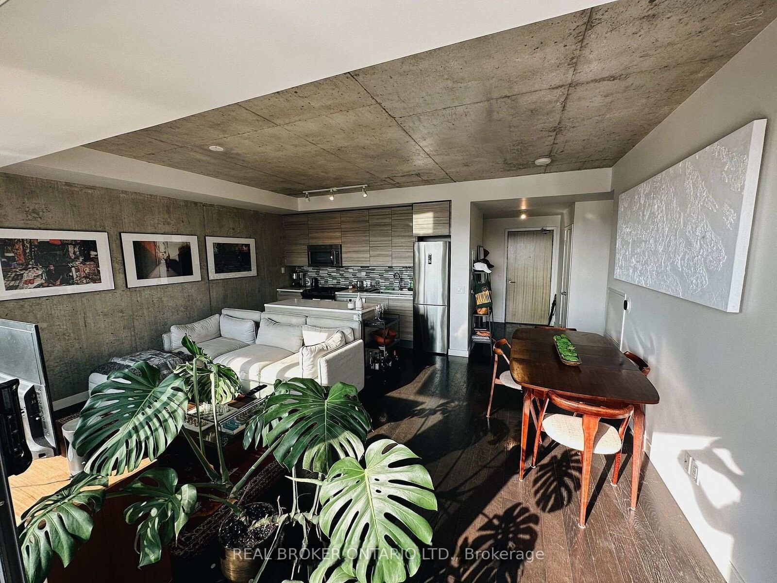 Property Photo: 111 Bathurst Street 605 ON M5V 0M9