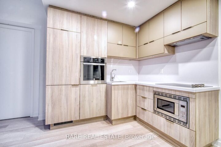 Property Photo:  39 Roehampton Avenue 1806  ON M4P 0G1 