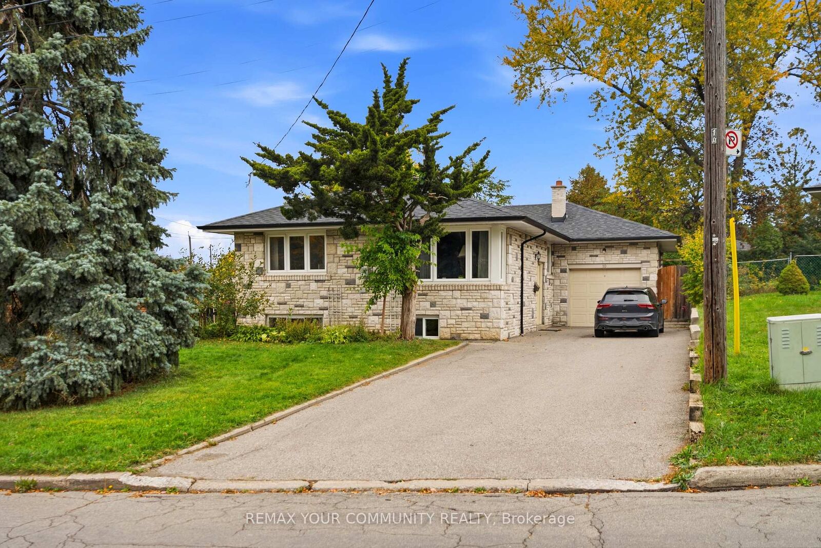 Property Photo:  10 Tinder Crescent Lower 2  ON M4A 1L3 