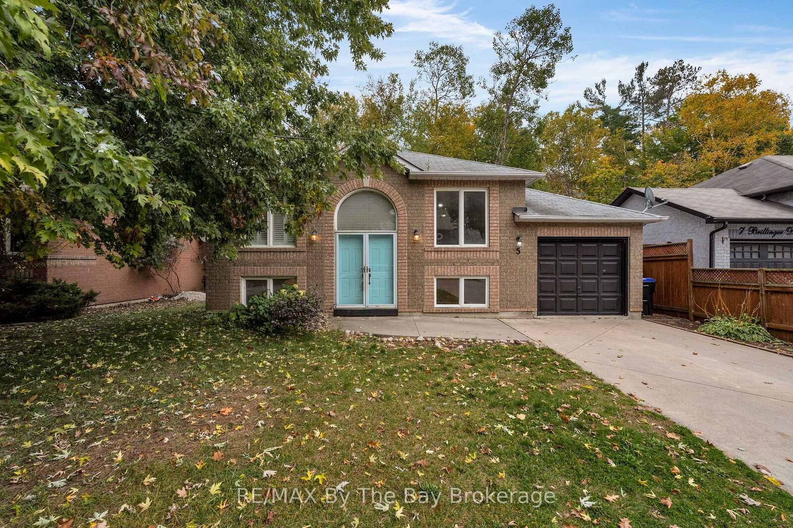 Property Photo:  5 Brillinger Drive  ON L9Z 1L4 