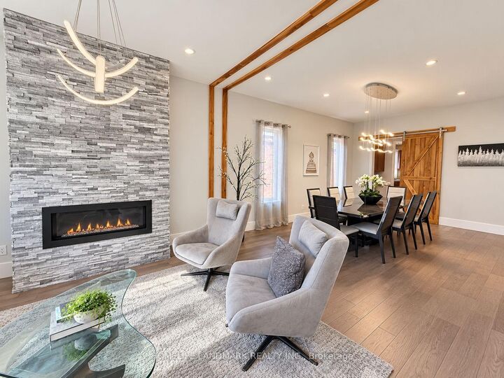 Property Photo:  15 Wenonah Drive  ON L5G 3V9 