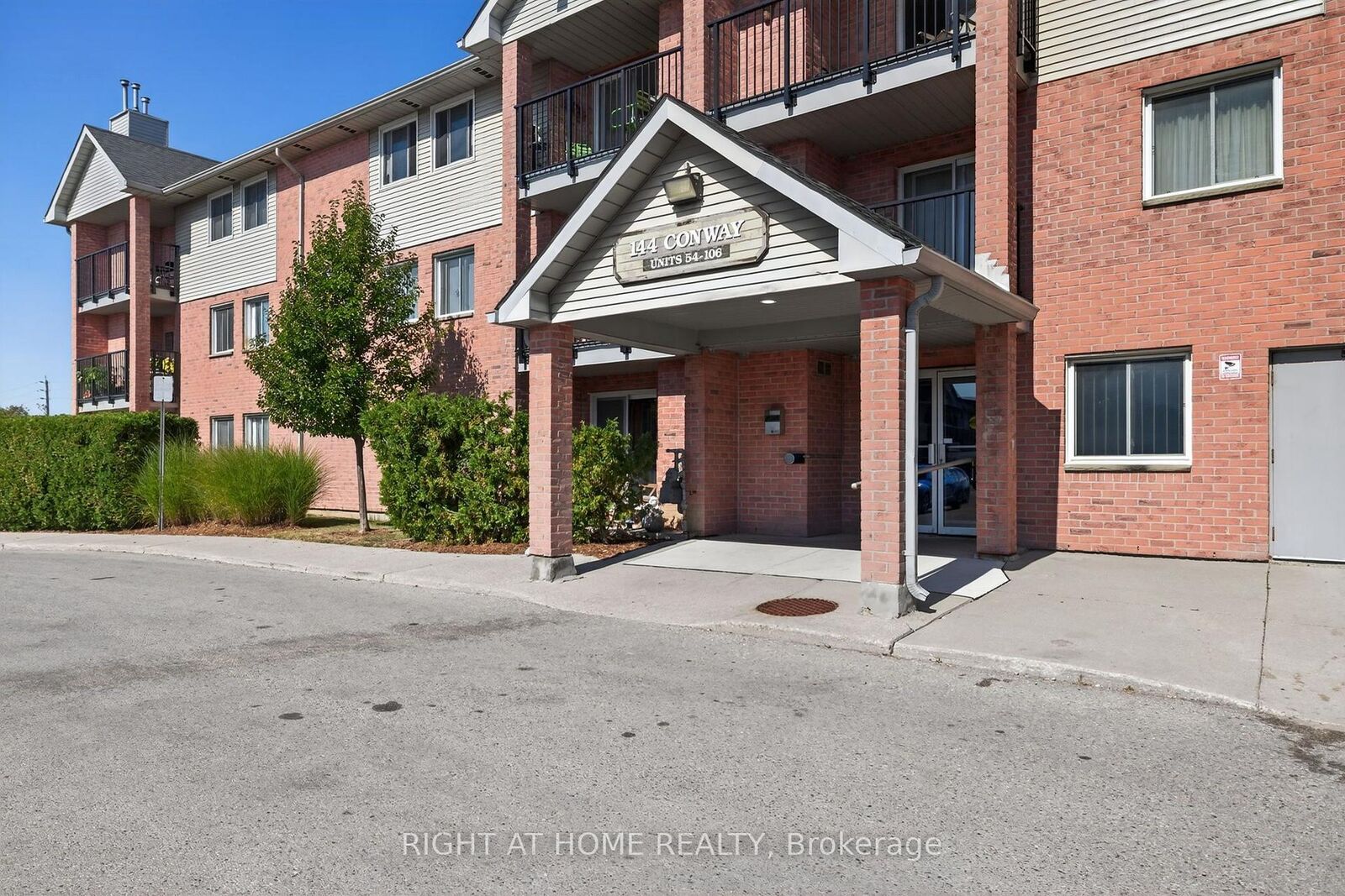 Property Photo:  144 Conway Drive 62  ON N6E 3N3 