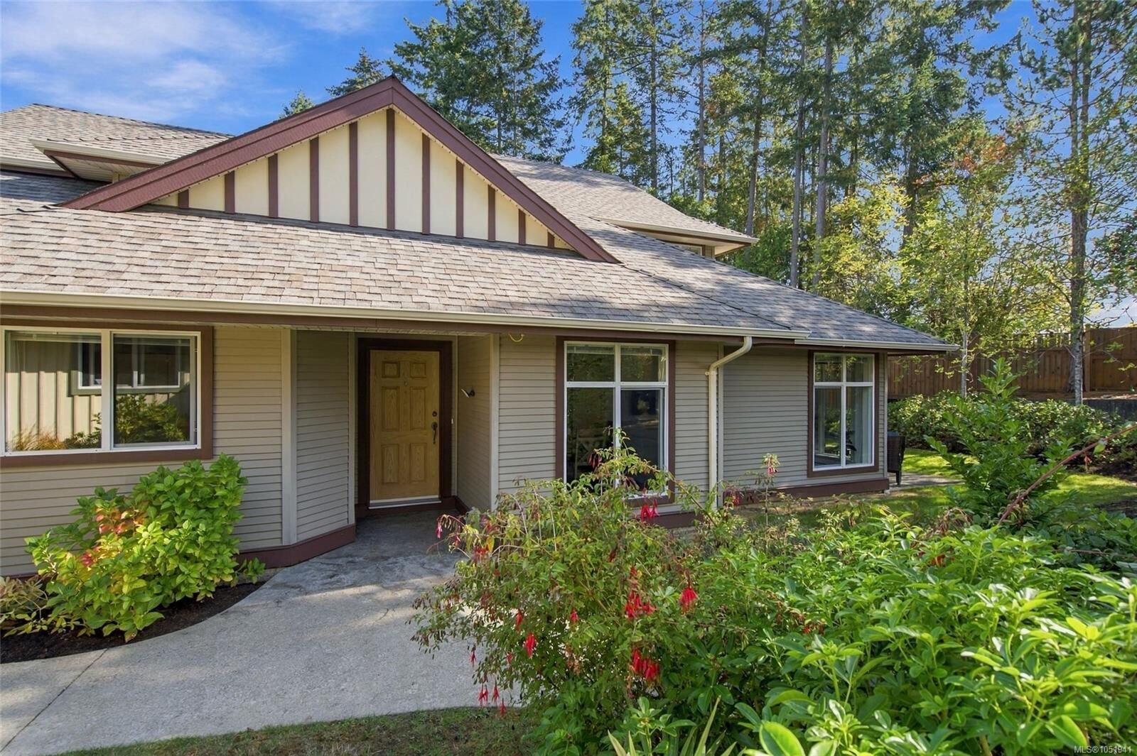 Property Photo:  340 Young St #4  BC V9P 1C5 