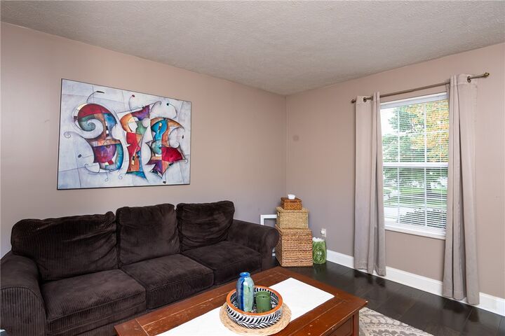 Property Photo:  1438 Sandstone Ct W  PA 15084 