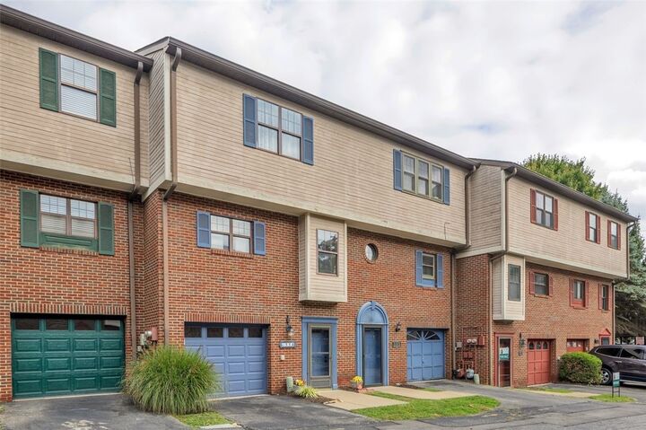 Property Photo:  114 Longfellow Ct  PA 15218 