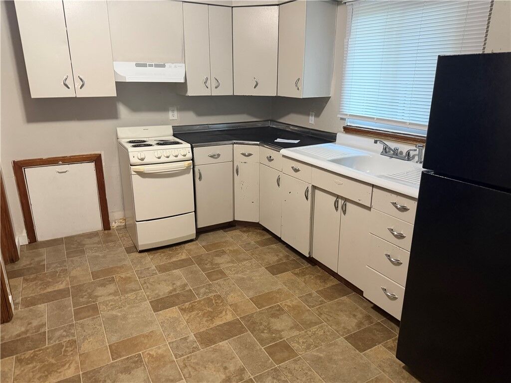Property Photo: 2551 Tilbrook Road B PA 15146