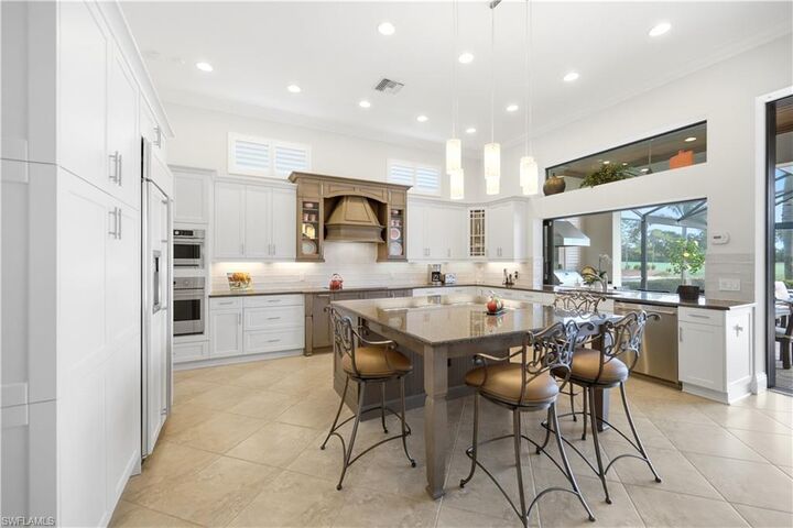 Property Photo: 12372 Wisteria Dr FL 34120