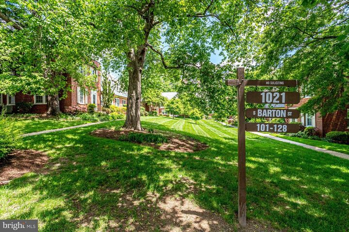 Property Photo: 1021 S Barton Street 116 VA 22204
