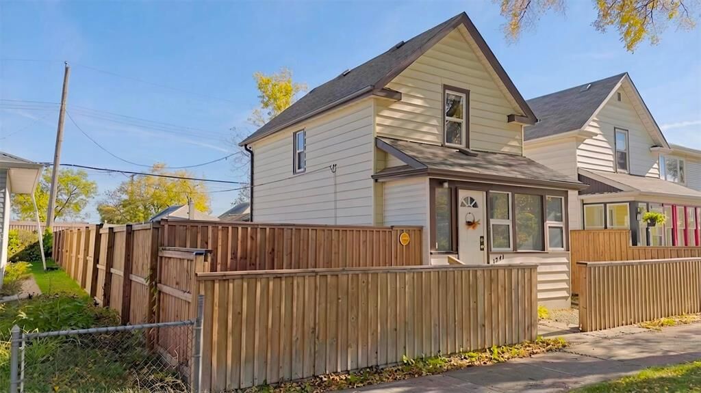Property Photo: 1241 Clifton Street MB R3E 2T8