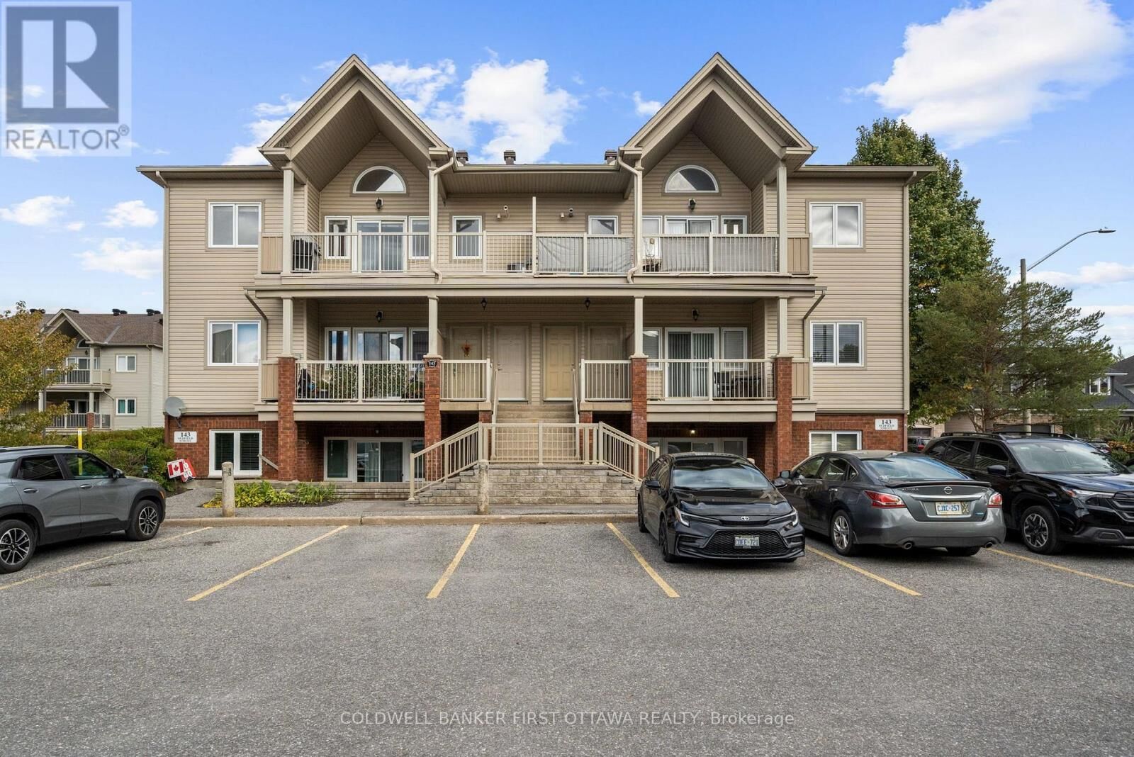 Property Photo:  143 Oldfield Street F  ON K2G 7C7 