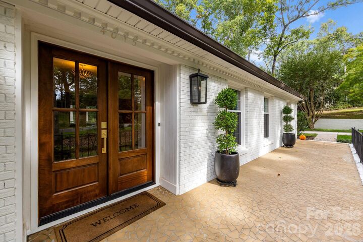 Property Photo:  4015 Oldfield Road  NC 28226 