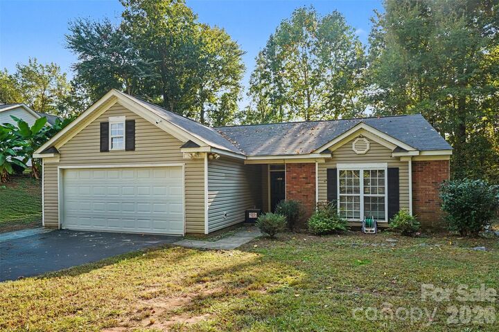 Property Photo:  706 White Oak Lane  NC 28104 