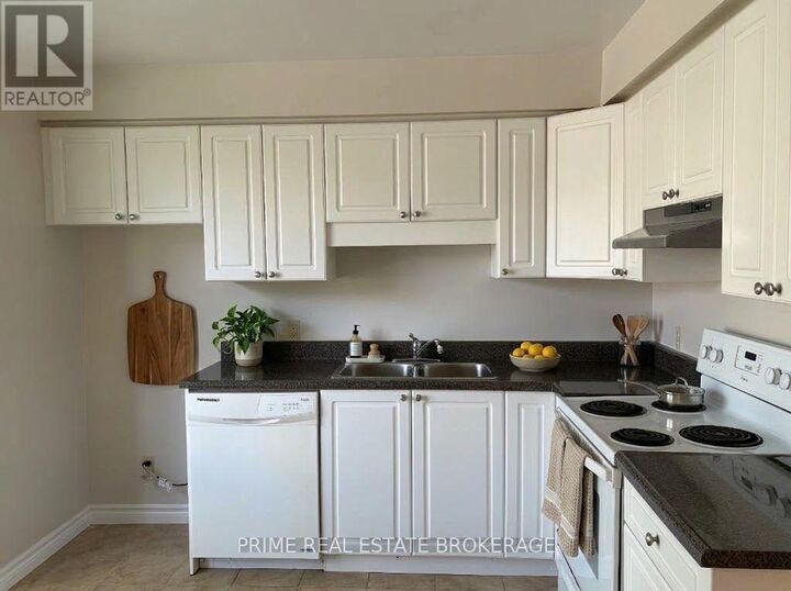 Property Photo: 135 Belmont Drive 55 ON N6J 4J3