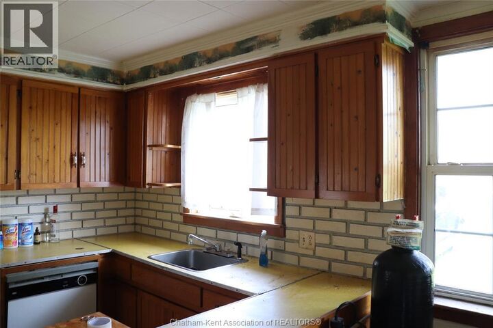 Property Photo:  252 Chatham Street South  ON N0P 1A0 