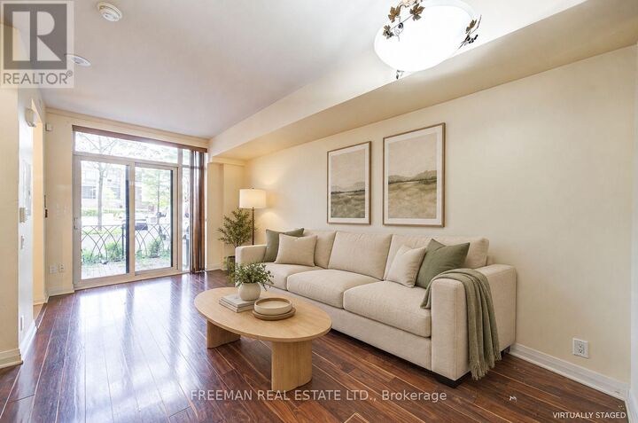 Property Photo:  5 Valhalla Inn Road Th108  ON M9B 0B1 