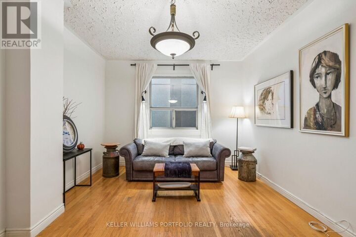 Property Photo:  197 Yarmouth Road  ON M6G 1X5 