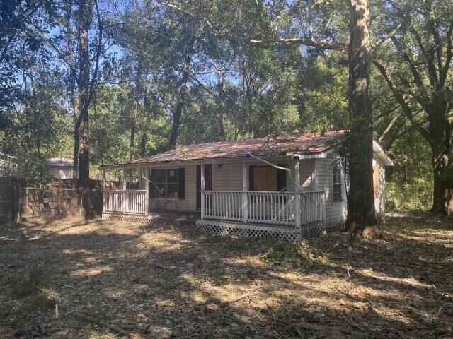Property Photo:  640 Industrial Drive  FL 32539 
