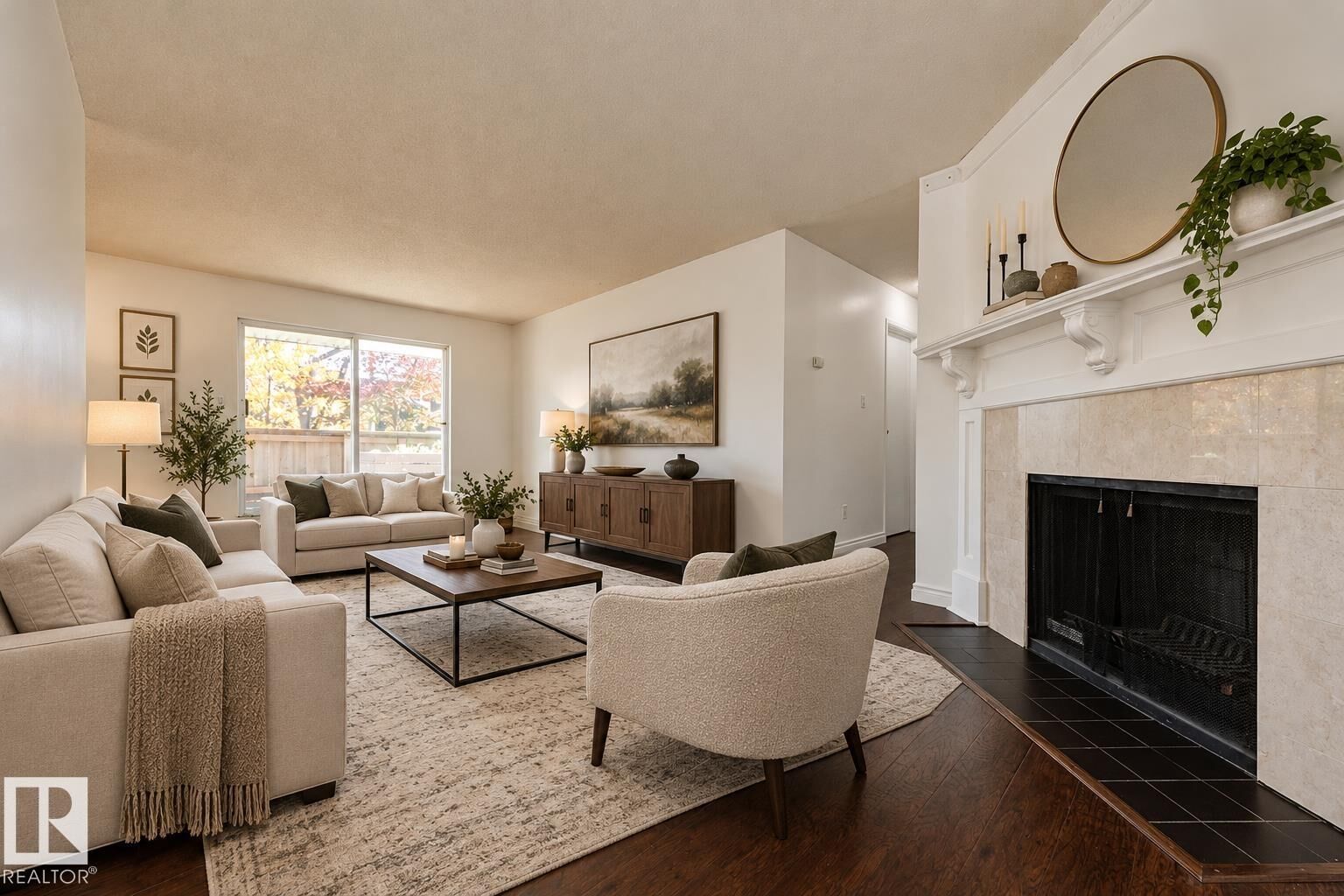 Property Photo: 10836 116 Street NW 4 AB T5H 3M5